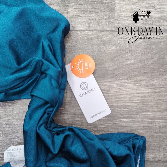 Charmo Twist Front Cut Out One Piece Swimsuit Size M - Picture 4 of 7